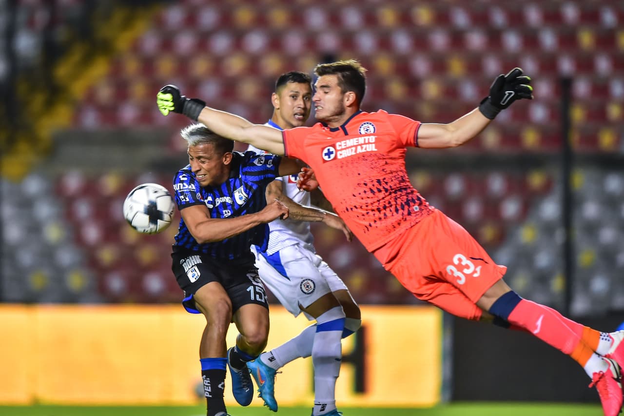 Cruz Azul se impuso 0-1 a Querétaro en La Corregidora con gol de Pablo Aguilar en la Jornada 15.