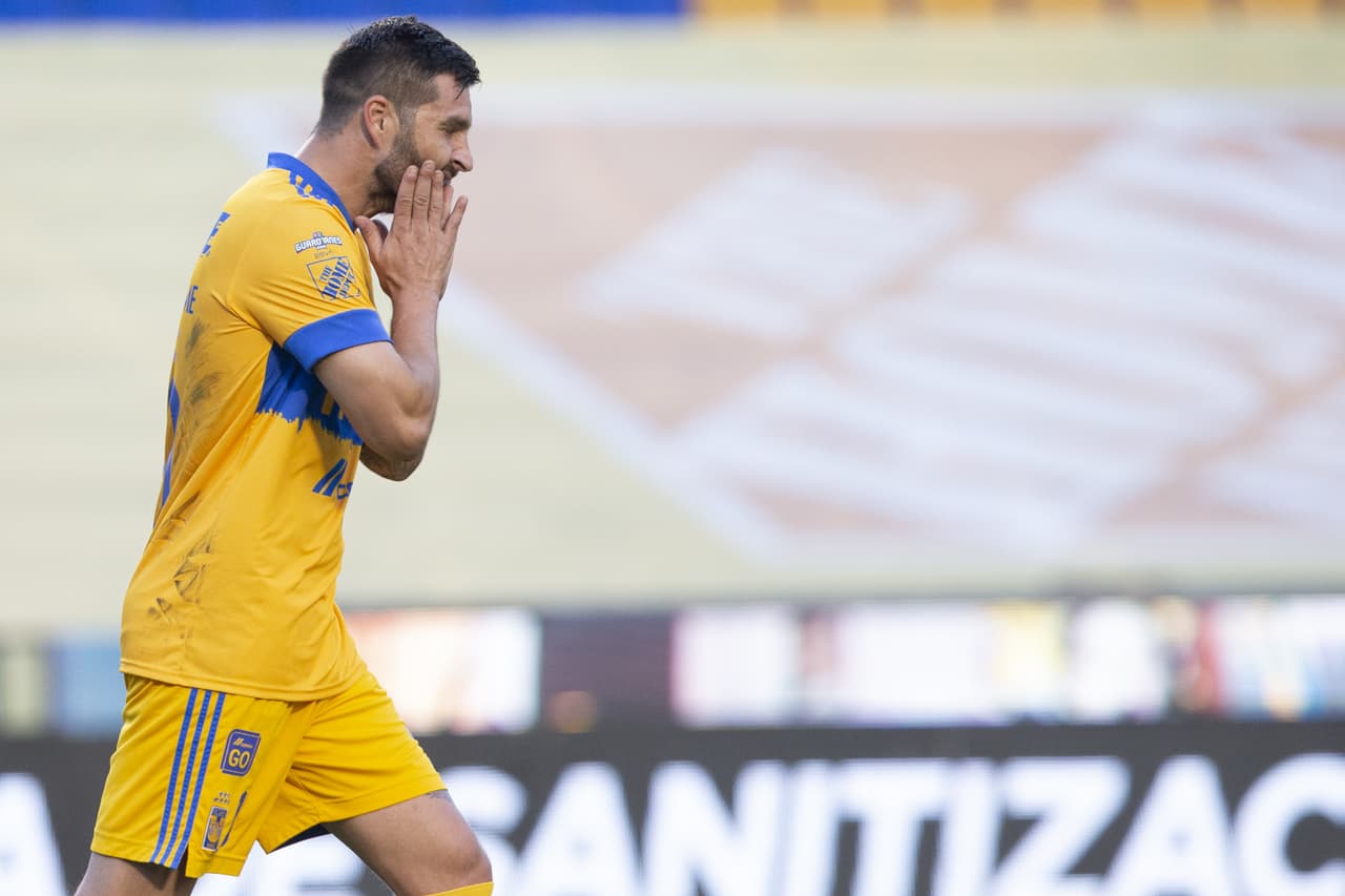 Gignac se perdía el primero del partido hacia los 20’; el balón salía desviado del arco.