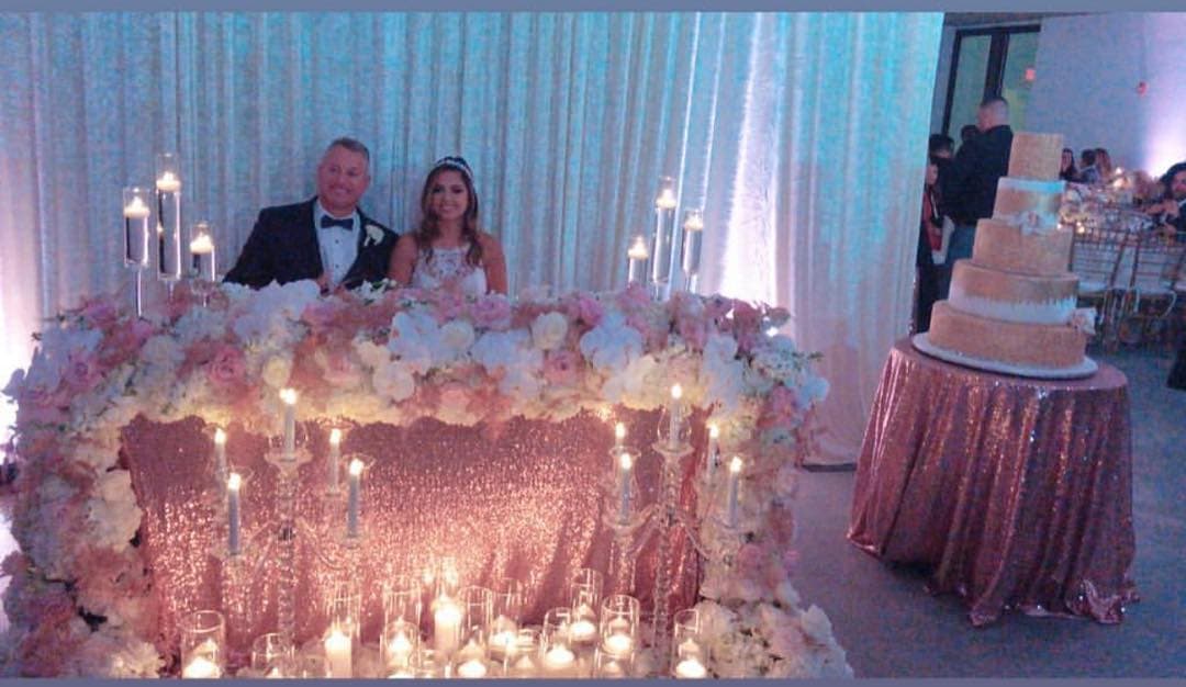 Los comentarios en las redes sociales no se hicieron esperar y algunos seguidores de la pareja les expresaron sus mejores deseos.