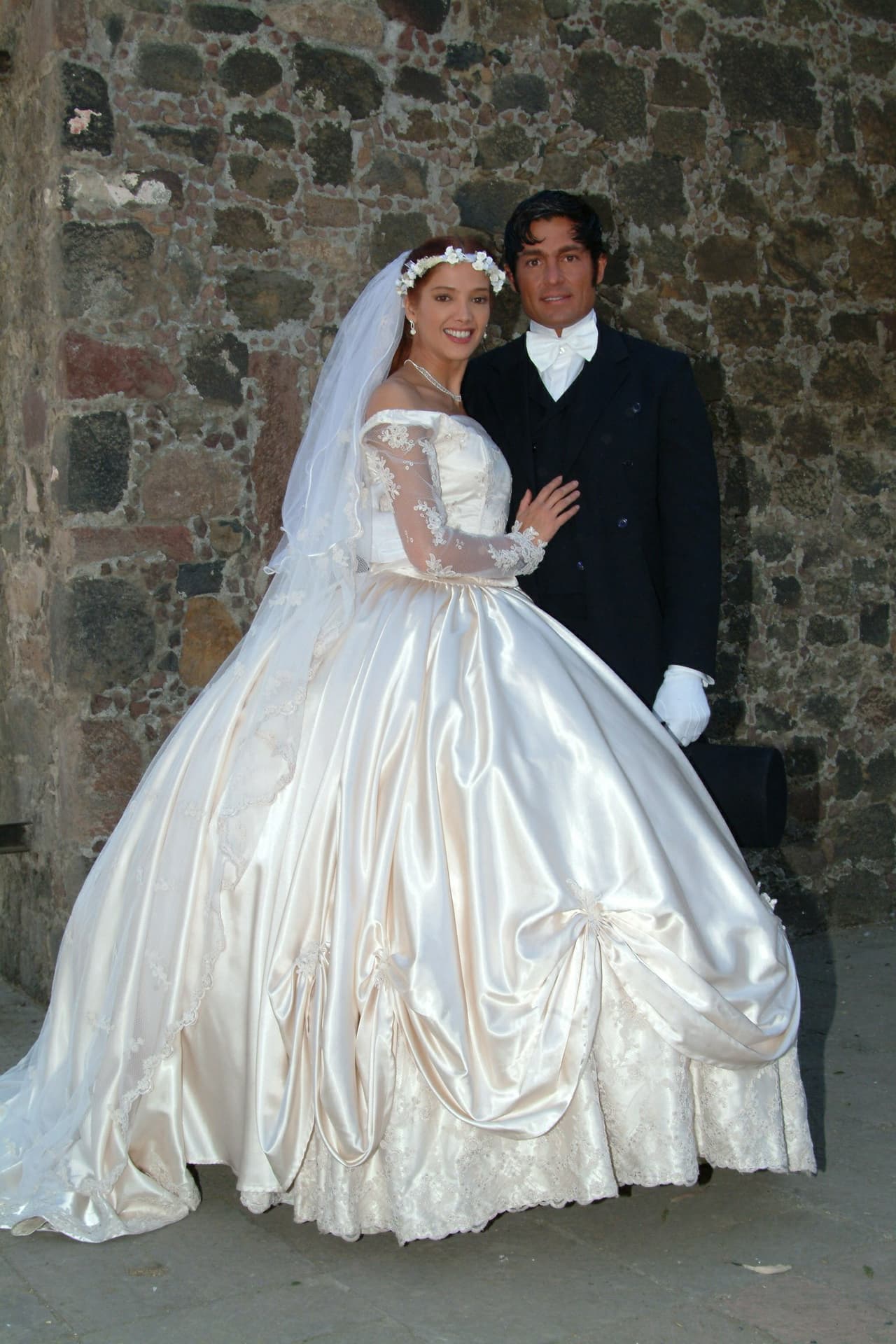 <b><a href="http://www.univision.com/temas/adela-noriega">Adela Noriega</a></b> y
<b><a href="http://www.univision.com/temas/fernando-colunga">Fernando Colunga</a></b> marcaron una época en las telenovelas mexicanas, pues con su éxito en 'Amor real' cautivaro a nuevas generaciones.
