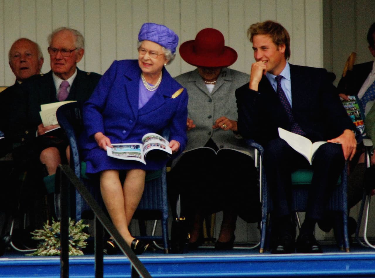 La reina Isabel y su nieto, el príncipe William