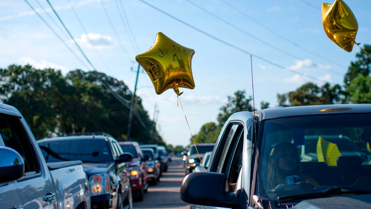 Vanessa Guillén fue
<a href="https://www.univision.com/local/houston-kxln/nena-ellos-encontraron-partes-esto-fue-lo-que-un-soldado-y-su-novia-le-hicieron-a-vanessa-guillen">reportada desaparecida en abril y sus restos fueron encontrados el 30 de junio</a>. La familia quiere que se apruebe la ley #IAmVanessaGuillen para evitar casos como el sucedido con ella.