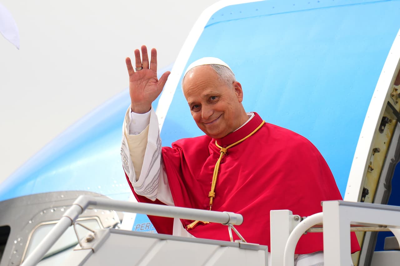 Papa León XIV arriba al aeropuerto Adolfo Suárez-Madrid Barajas en Madrid, España, este sábado 6 de junio de 2026.