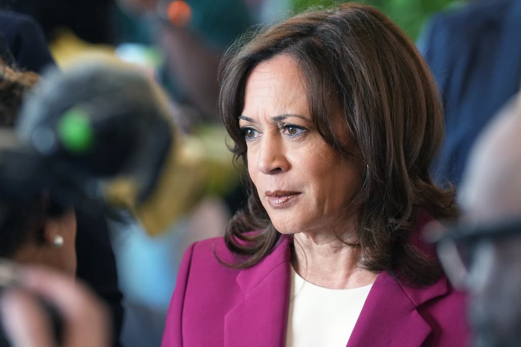 Agentes del sheriff del Condado de Los Ángeles respondieron a un reporte de intrusión en la residencia de Kamala Harris en Malibú, California. La persona se retiró sin incidentes; Harris y su esposo Doug Emhoff no estaban en el lugar.