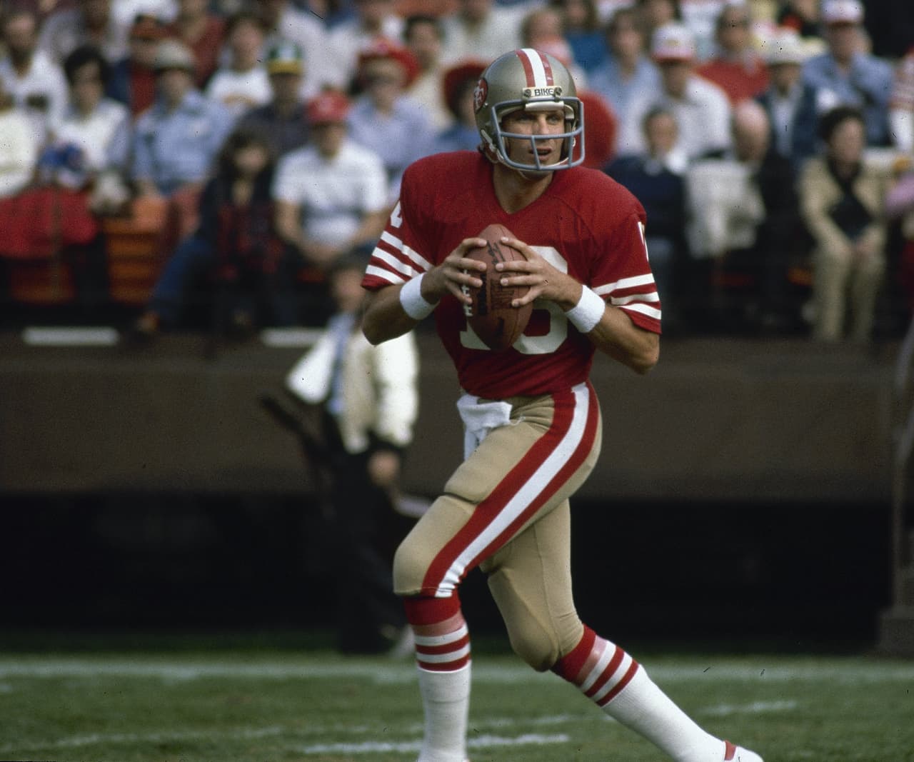 <b>Joe Montana</b>: Seleccionado en la 3ª ronda del Draft de 1979 por los San Francisco 49ers y campeón con los San Francisco 49ers en 1981, 1984, 1988 y 1989.