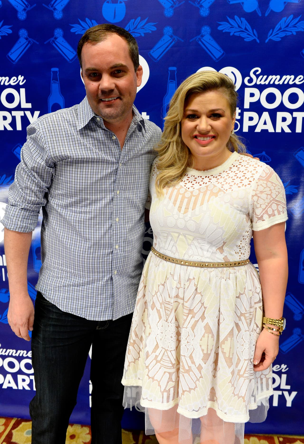 Con la foto de River en la resbaladilla, Kelly compartió la buena nueva.