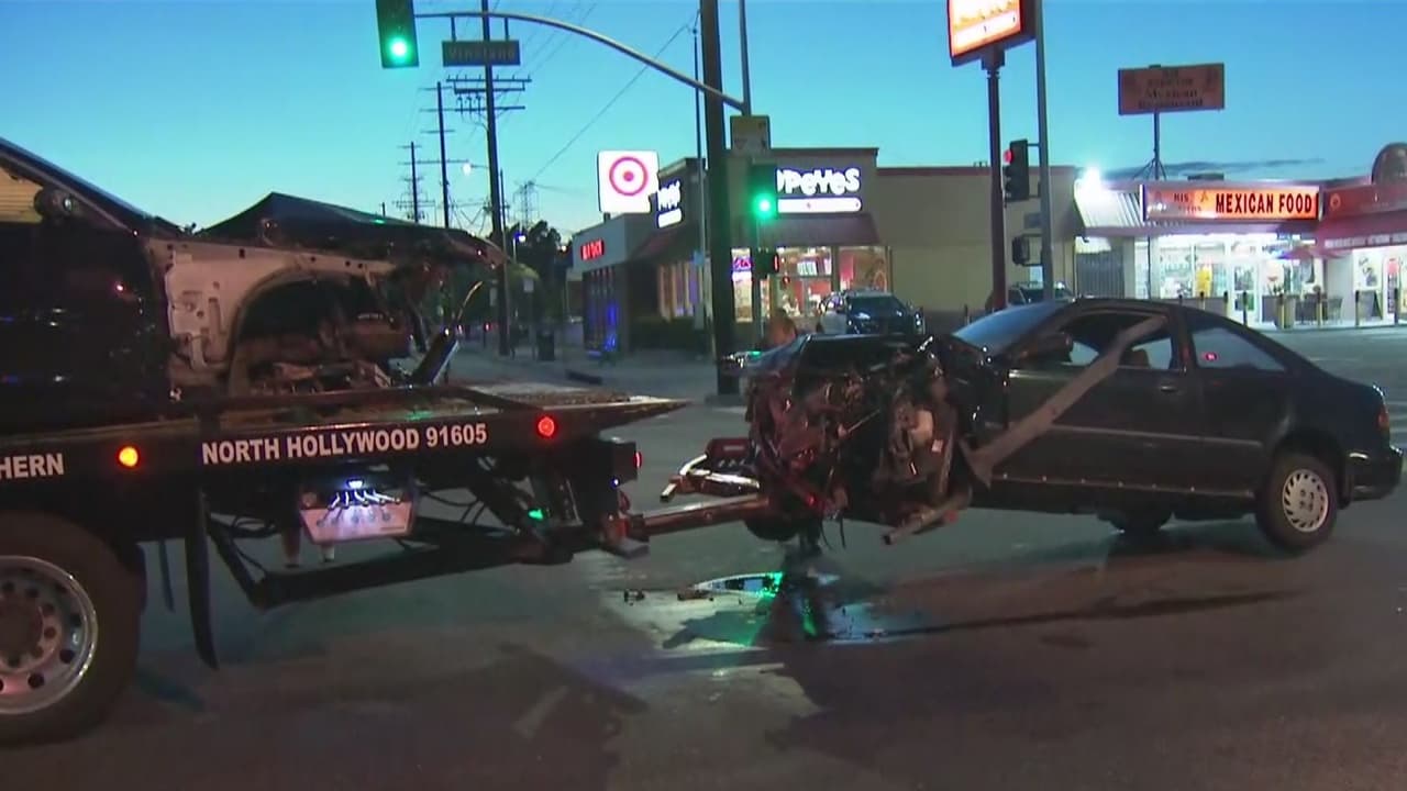27 de marzo: Una mujer muere en medio de un aparatoso choque entre tres vehículos en un vecindario de Los Ángeles. La víctima se encontraba en una parada del autobús en North Hollywood cuando se registró el accidente.