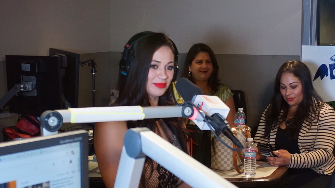 Carla Medrano enamoró a Gerardo Ortiz durante la entrevista del artista con 'El Bueno, La Mala y El Feo'.