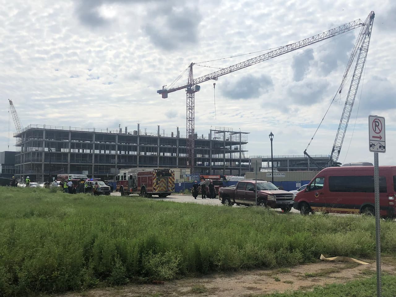 Al menos 22 trabajadores de construcción resultan heridos tras choque de dos grúas en Austin