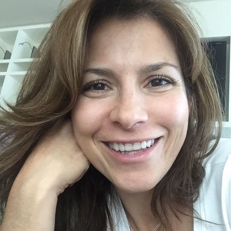 Alessandra Rosaldo demostró que no hace falta maquillaje para lucir hermosa.