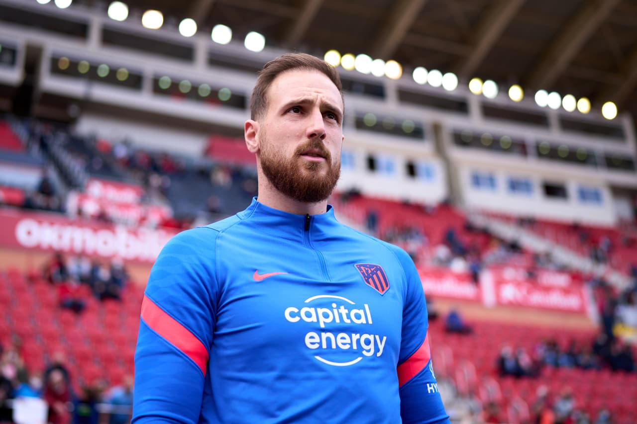 Oblak no estaba nada contento con el terreno de juego ya que se decía estaba muy seco.
<br>