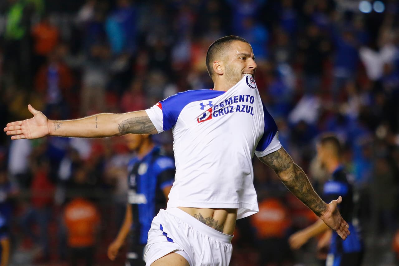 Y los Gallos lo pagaron caro. Apenas dos minutos después, La Máquina hiuzo el 2-0, en un contragolpe matador.