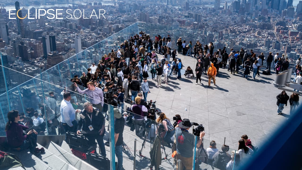 Espectadores del eclipse solar
<b>describieron la experiencia de haber presenciado el fenómeno</b> y también mostraron nostalgia, debido al largo tiempo que ahora debe pasar para que un evento similar se repita en la Gran Manzana.
