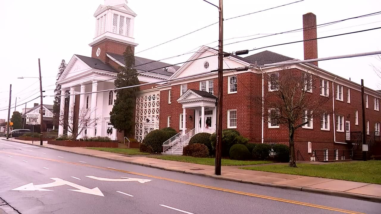 Celebración navideña termina con más de 70 casos de coronavirus en iglesia de Carolina del Norte