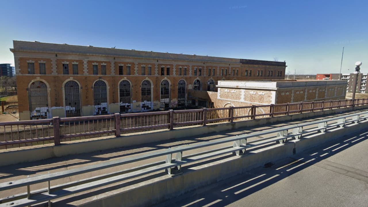Hallan el cuerpo de un hombre dentro de una tubería en antigua planta eléctrica de Fort Worth