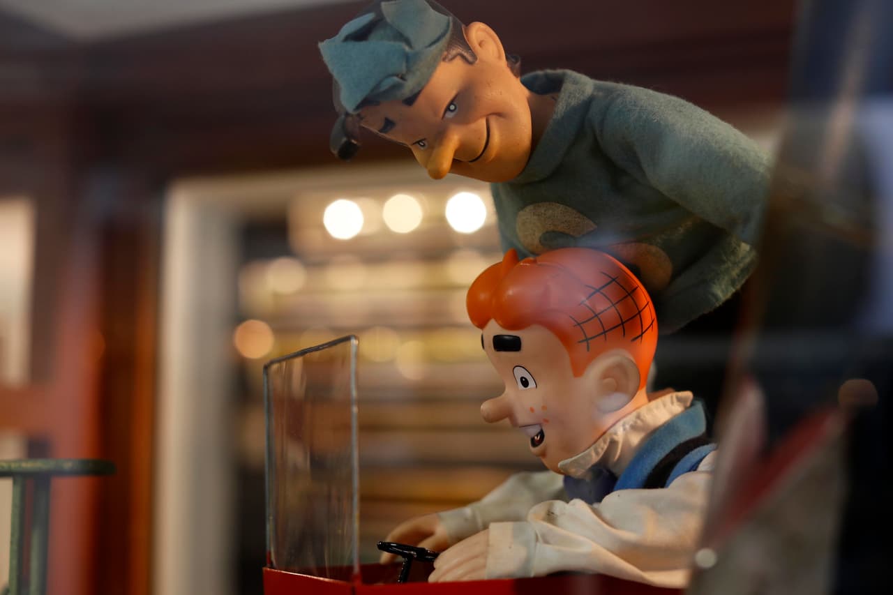 La colección agrupa piezas mexicanas y extranjeras fabricadas hasta las década de los 90. Las industrias asiáticas de fabricación de juguetes se impusieron sobre la mexicana a finales del siglo XX, y finalmente el Tratado de libre comercio entre Estados Unidos , Canadá y México hizo desaparecer la producción nacional. Muñecos de Archie y Torombolo en el museo del juguete.