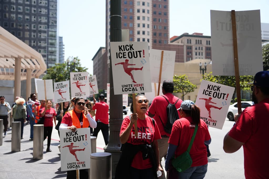 Manifestación contra la FIFA: exigen que se comprometa a proteger a los inmigrantes en California