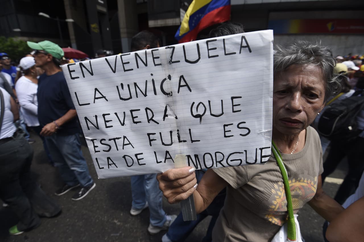 Además de pedir elecciones generales, los venezolanos protestan contra la escasez de alimentos y la inseguridad en las calles.