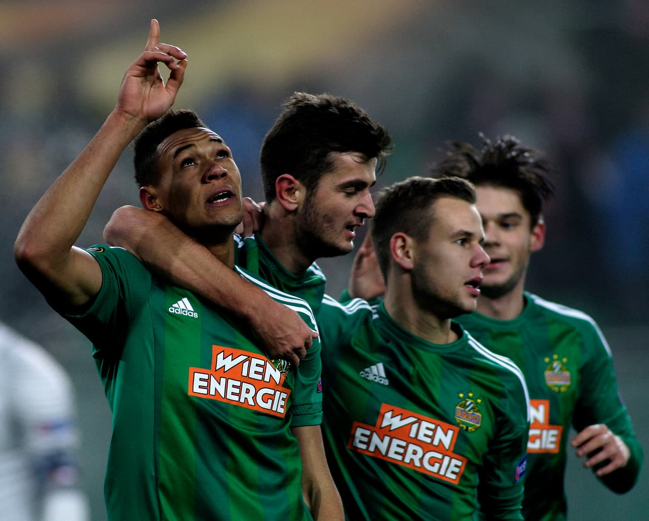 Rapid Viena de Austria tiene la más costos de ese país con un precio de 90 euros, en un promedio de 67 euros.