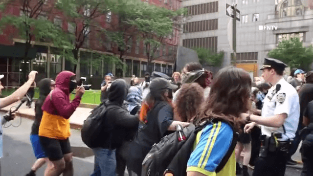 La agencia reportó un aumento del 413% en agresiones contra oficiales de ICE durante arrestos.