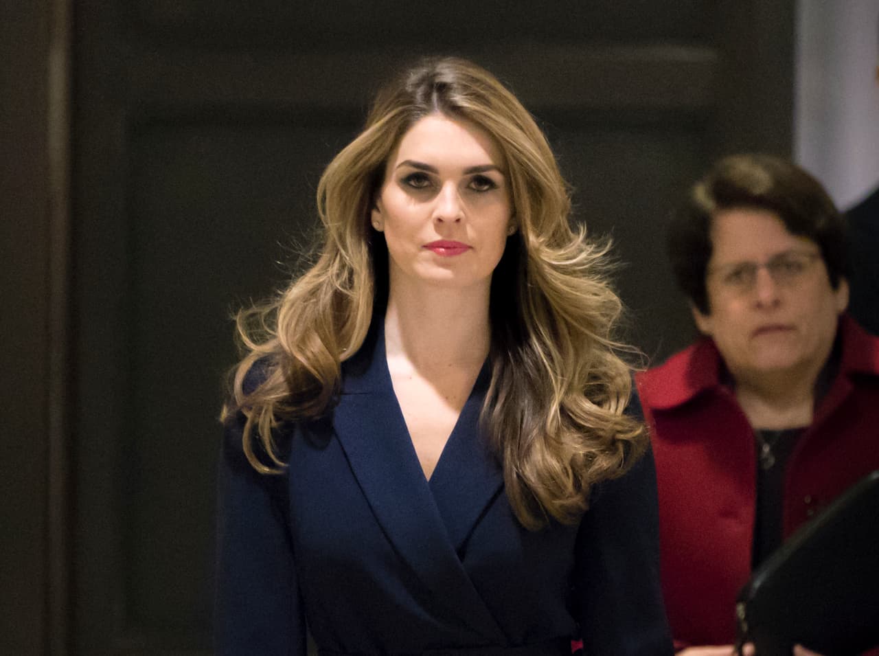 <b>Hope Hicks</b>,
<b>ex directora de Comunicación de la Casa Blanca.</b> Fue la cuarta persona de comunicaciones de la presidencia en dejar su cargo en poco más de un año. La noticia llegó un día después de que declarara ante el Comité de Inteligencia de la Cámara Baja que su trabajo para Trump
<b> </b>
<a href="https://www.univision.com/noticias/politica/directora-de-comunicaciones-de-la-casa-blanca-dice-que-trabajar-para-trump-requiere-a-veces-decir-mentiras-blancas-segun-reporte" target="_blank">de vez en cuando requería decir "mentiras blancas"</a>. La Casa Blanca dijo que su salida no tiene vinculación a ese testimonio.
