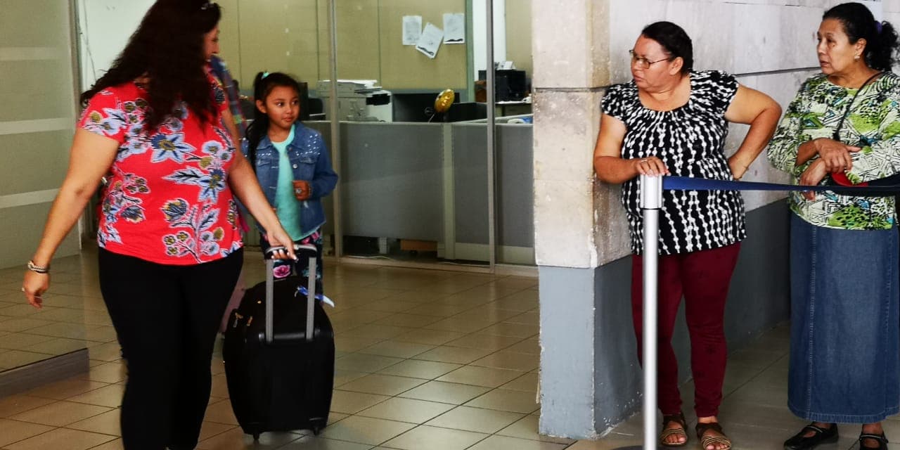 Zury llegó en un avión desde Boston para reencontrarse con su madre después de 22 meses. Había permanecido adopción temporal en Framingham, Massachusetts.