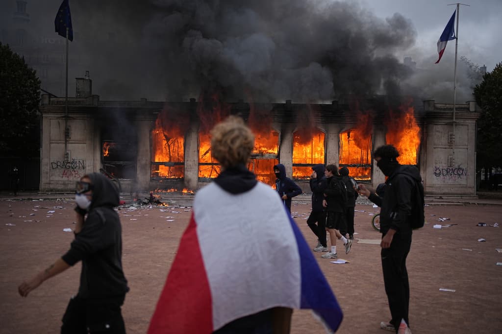 "Tomemos la Bastilla": Las protestas por el costo de la vida sacuden Francia