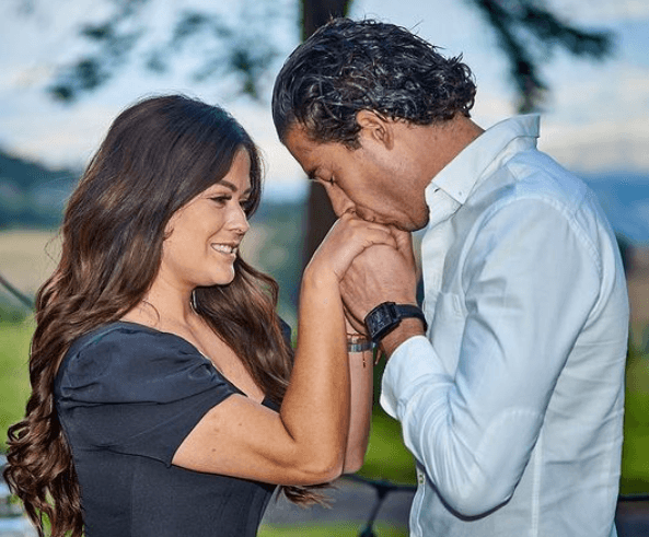 Desafortunadamente para Albertano, la actriz encontró el verdadero amor en redes sociales y en noviembre de 2019 se casó con Óscar Jiménez, futbolista del club América.