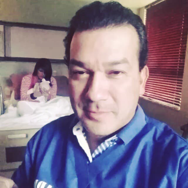 Es esposo de Bárbara, Mario Andrés Moreno, ha capturado los momentos mágicos de la llegada de su tercera hija. ¡Está muy enamorado!