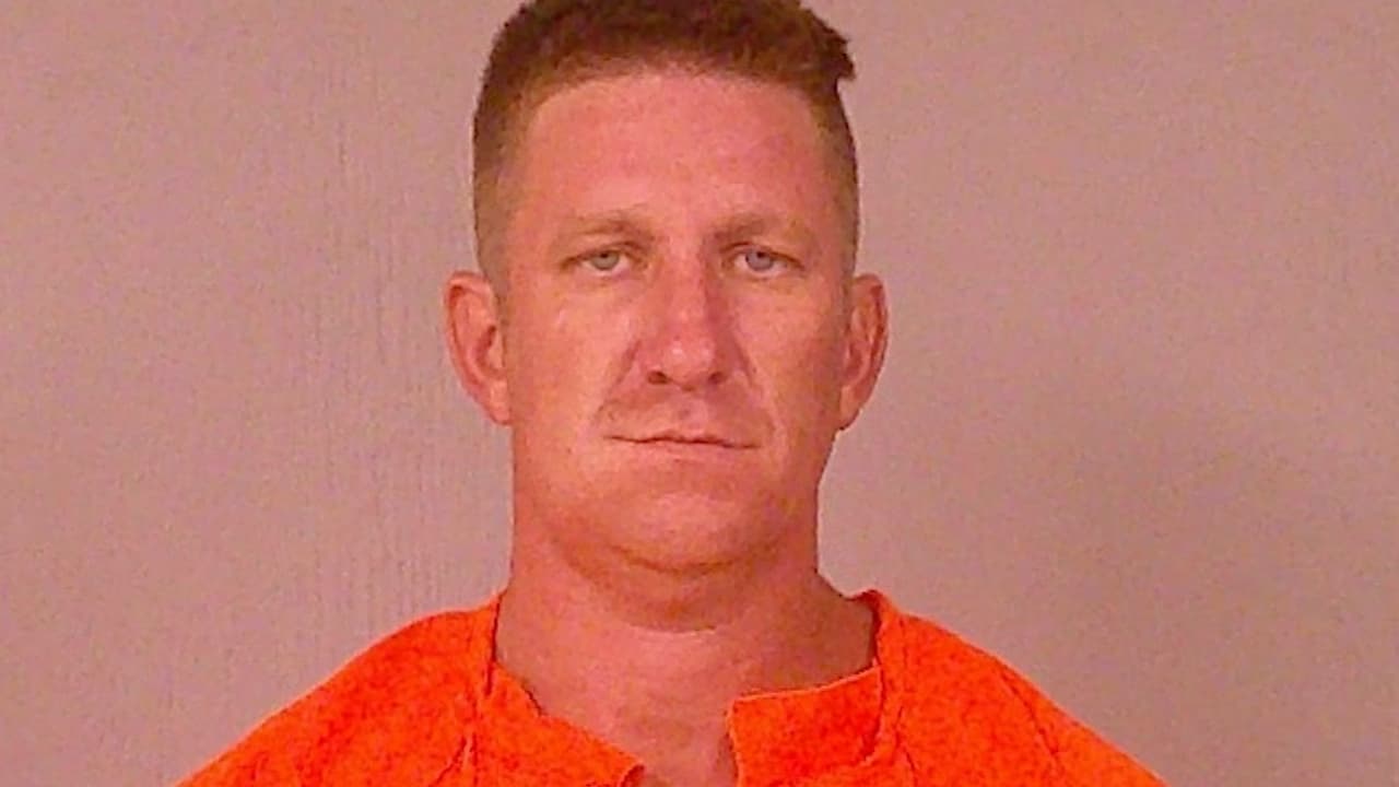 El
<b>Departamento de Seguridad Pública de Texas confirmó el arresto de Kody Lane Talley</b>, conductor de la camioneta RAM. Aunque
<b>el incidente sigue bajo investigación</b>, las primeras versiones apuntan a que el hombre conducía su camioneta RAM con un remolque de ganado invadió el carril contrario y las chocó de frente.