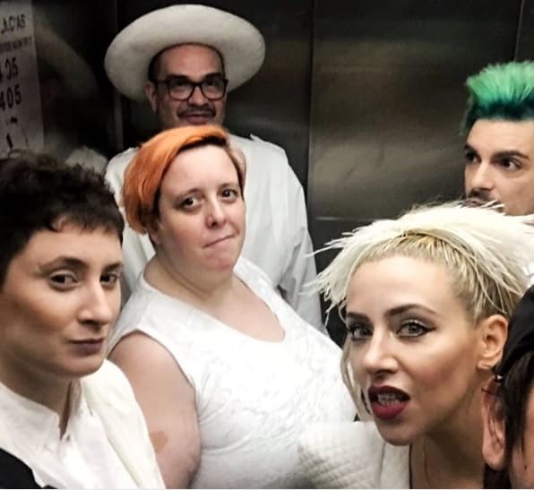 En el suceso el bajista de
<b><a href="https://www.instagram.com/mirandaenvivo/" target="_blank">Miranda!</a></b> fue herido con una arma blanca en la zona abdominal. Le robaron un Iphone 6, documentos personales y su pasaporte.