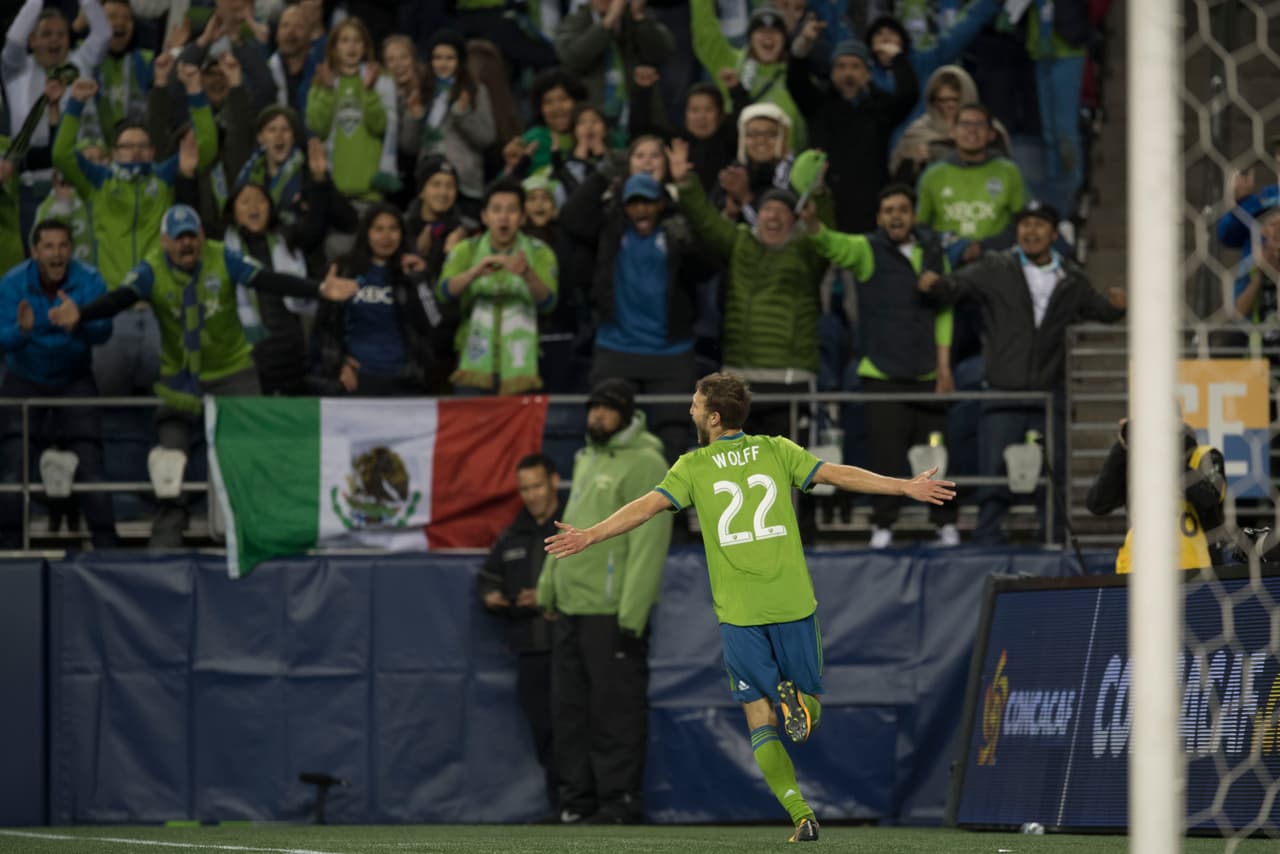 El puntillazo final lo puso Magnus Wolff Eikrem al minuto 83 cuando en una muy buena jugada logró combinar con Dempsey y este le sirvió la pelota para que definiera de pierna izquierda, cruzado.