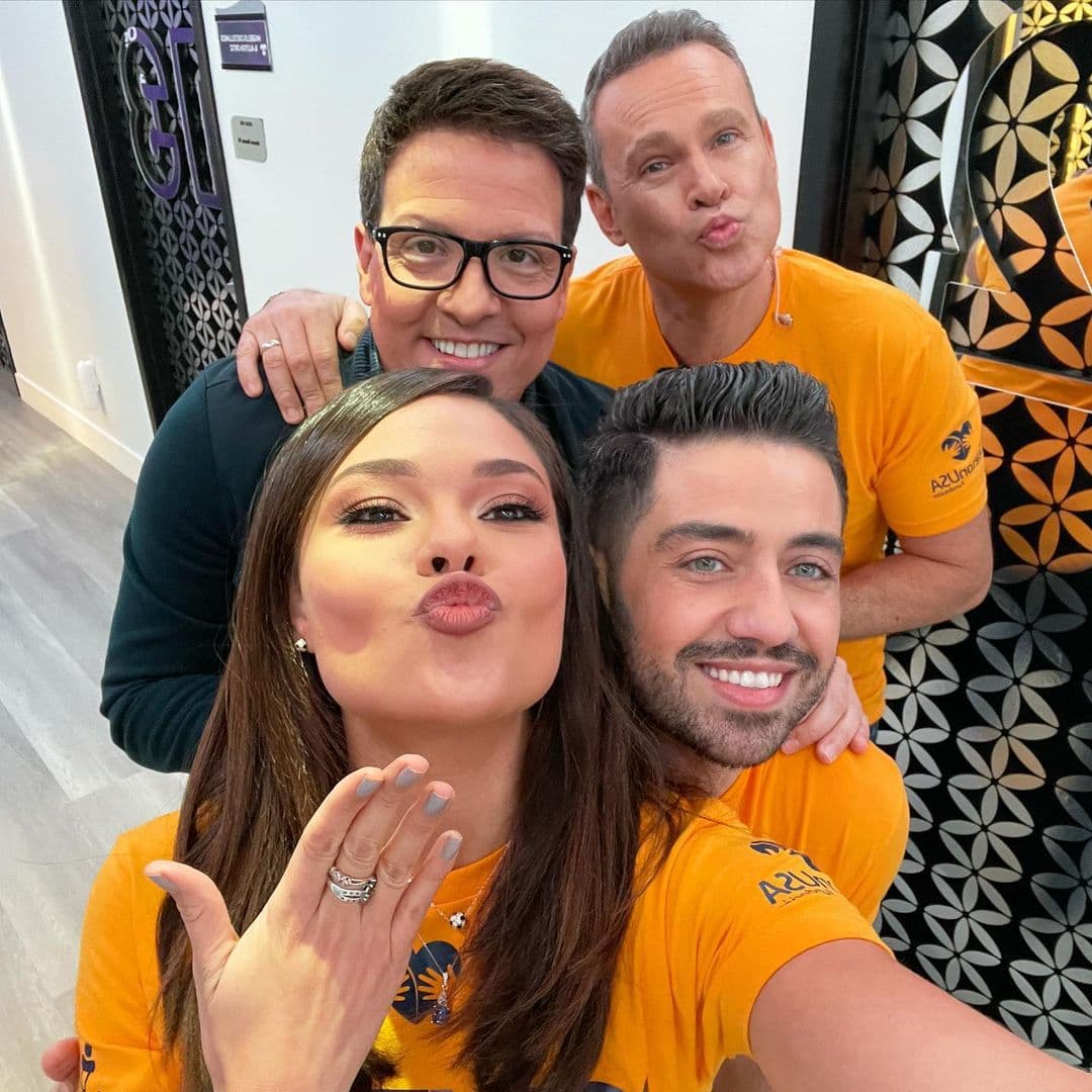 Ahí, la catracha pudo convivir con otros integrantes del elenco de conductores de Univision como Raúl González, Alan Tacher y Borja Voces, entre otros.