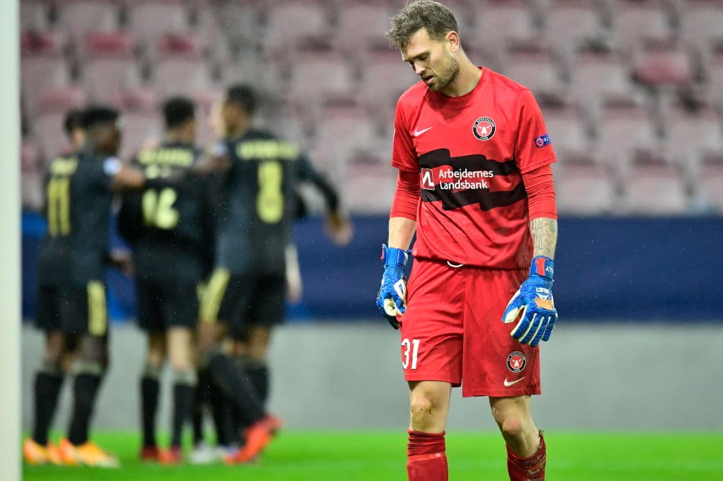 Midtjylland cayó 1-2 ante el Ajax. Dos Santos (1’) y Tadic (13’) marcaron por el Ajax; Dreyer descontó a los 18’.