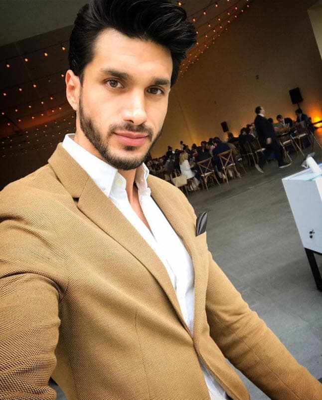 La expareja de la nueva Miss Universo es originario de Zapopan, Jalisco, México. Tiene 30 años y mide 6 ft 2 in.
<br>