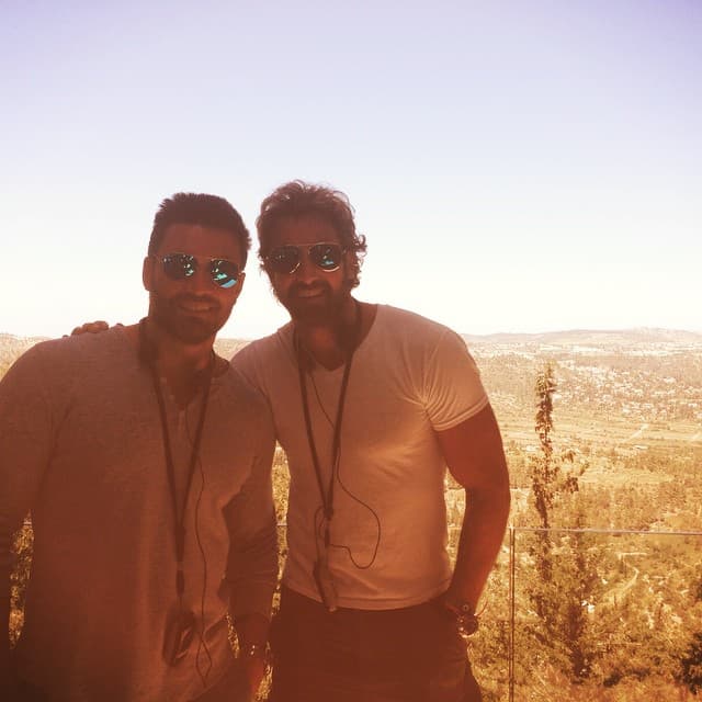 El 1 de mayo, Gabriel Soto publicó una fotografía en la que aparece junto a Julián Gil. Más de dos años después, la comunicación que han sostenido es para evitar que Soto continúe implicado en el caso de paternidad que pelean Julián Gil y Marjorie de Sousa.