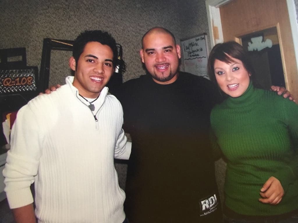 Esteban Velasquez,
<a href="http://www.univision.com/temas/raul-molinar-el-pelon">Raúl </a>y Perla Estrada de la Academia.