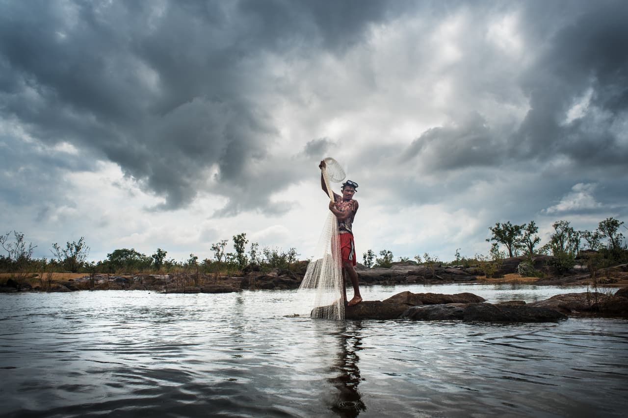 Caboco Juruna from the Juruna village of Miratu, fishes for Acarí on the Xingu River. This part of the Xingu River has had it's water flow blocked by the newly completed Belo Monte Dam, severely damaging the fishing livelihoods of the people. The Juruna are now worried that the construction of the Belo Sun gold mine on the Volta Grange will further damage their way of life.