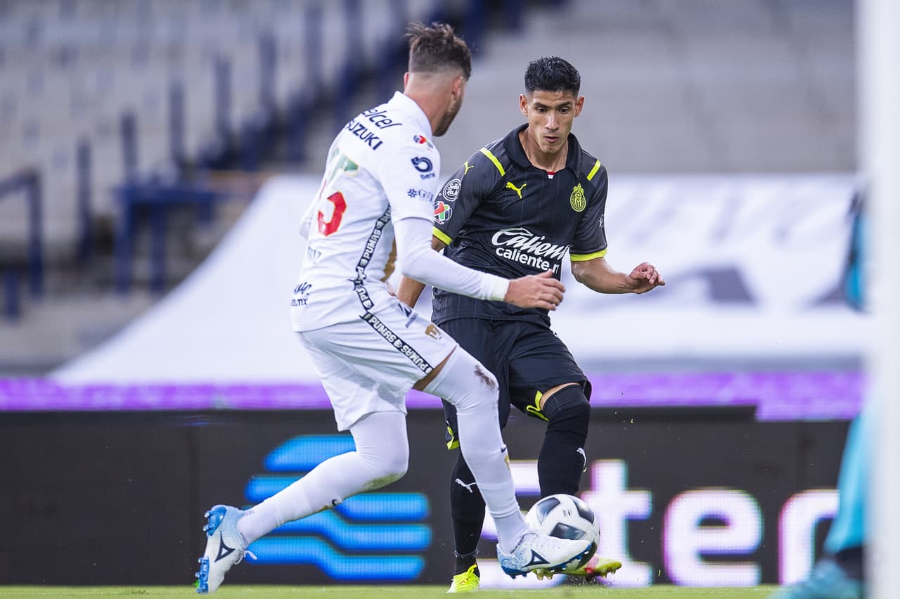 Pumas y Chivas no se hicieron daño y firmaron un empate sin goles en la cancha del Olímpico Universitario.