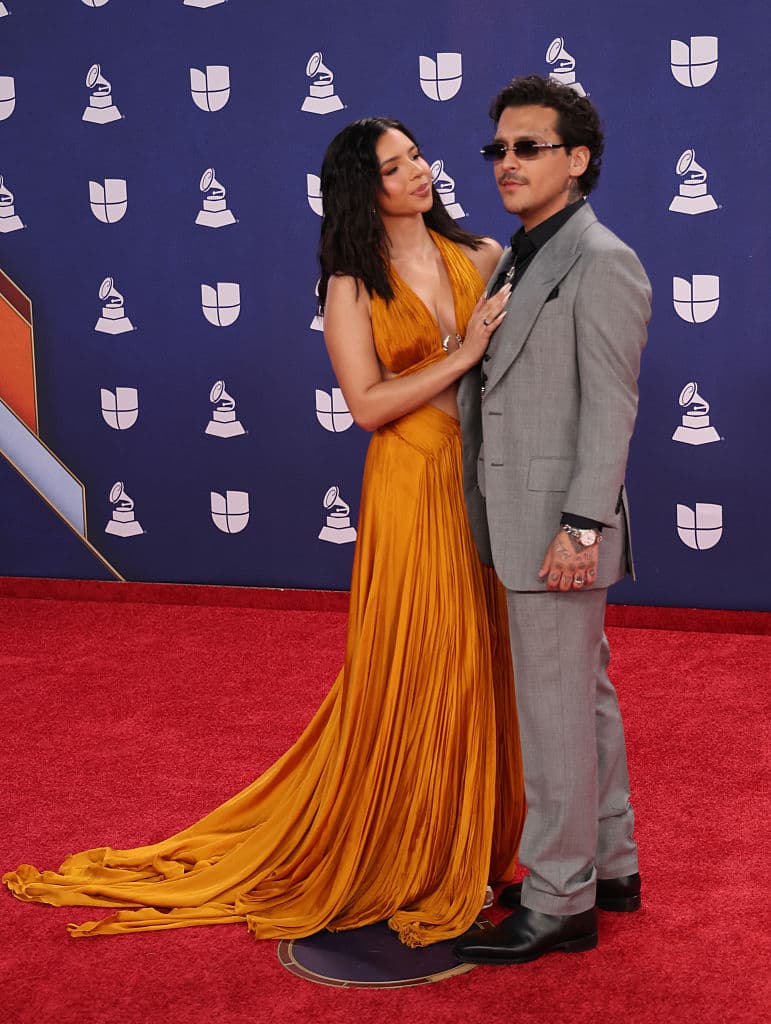 Nodal, Ángela Aguilar y otras parejas que derrocharon amor en los Latin GRAMMY 2025