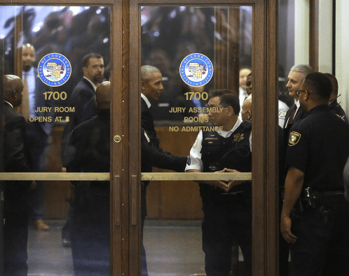 Como uno más: Obama se presentó en una corte de Chicago para servir como jurado, pero no fue elegido