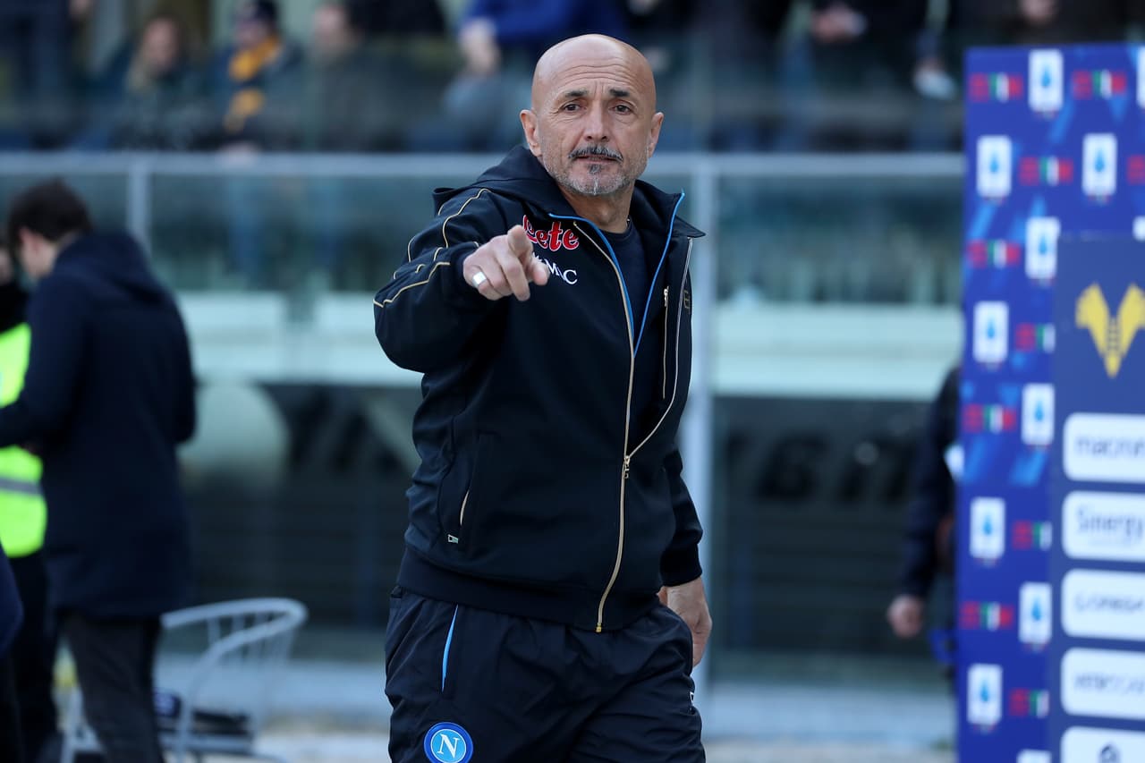 En un duelo donde el mexicano 'Chucky' Lozano jugó 63 minutos y tuvo un papel discreto, el nigeriano Victor Osimhen marcó los dos goles del Napoli, que valieron el triunfo ante Hellas Verona.