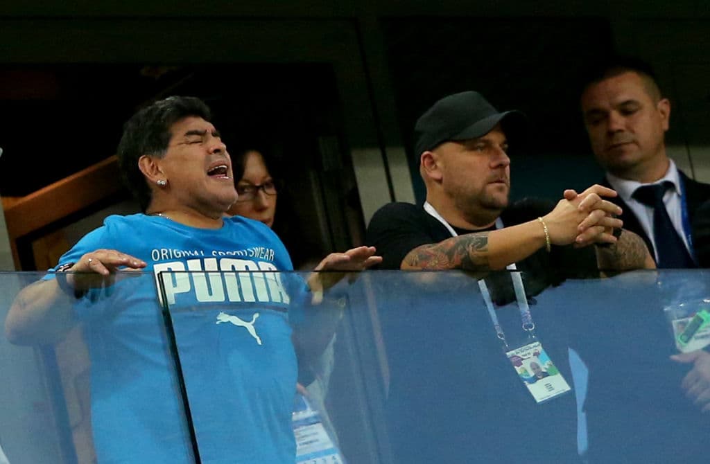 26 de junio de 2018:
<b> </b>Tras la victoria de Argentina sobre Nigeria (2-1), Maradona sufrió una descompensación y un desmayo que no pasó a mayores pero sí generó preocupación.