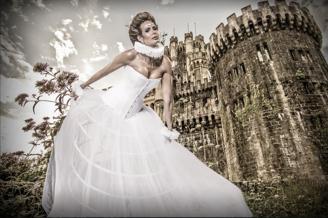 Lauri Simpson - Reina