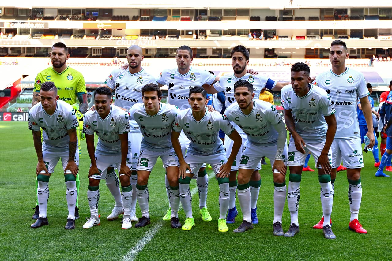 Santos Laguna con sus once titulares en el Estadio Azteca.