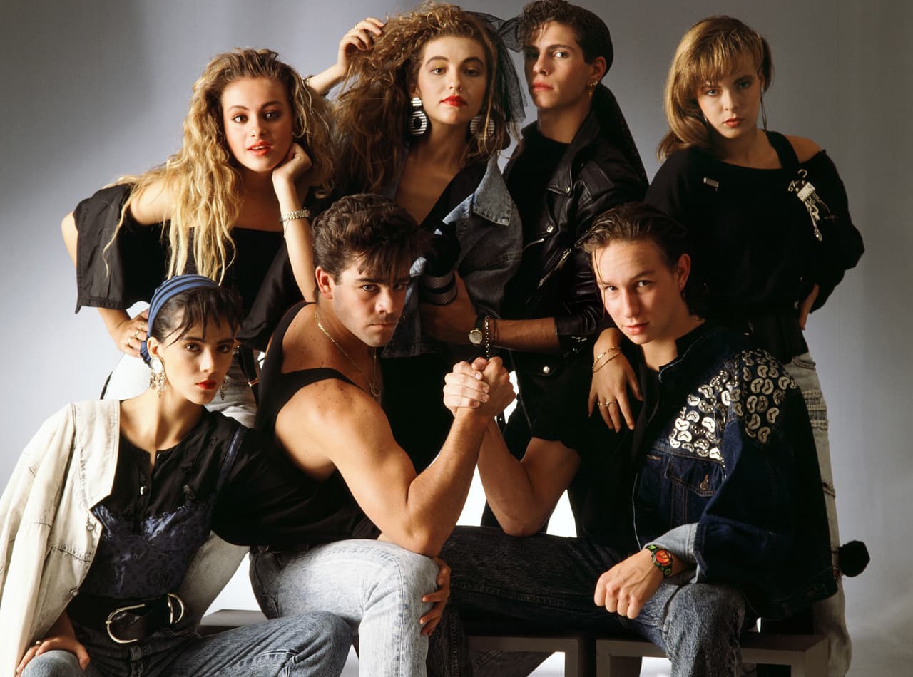 <b>Timbiriche</b>
<br>Si bien inició en 1982, en la década de 1990 era igualmente famosa. En aquel entonces ya solo contaba con tres de los miembros originales: Paulina, Diego y Erik.