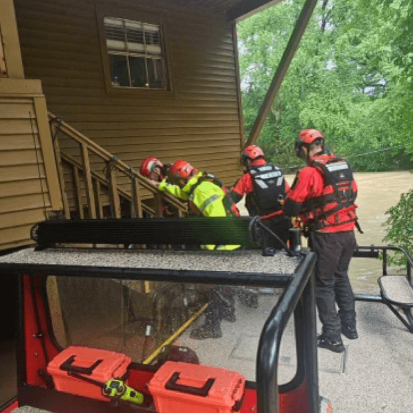 "
<b>Si ven una carretera inundada adelante, den la vuelta y extremen precauciones</b>", mencionaron las autoridades.