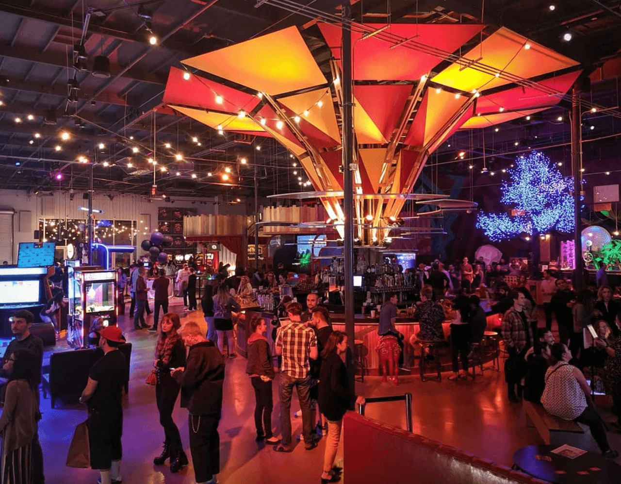 <a href="https://www.instagram.com/twobitcircus/">Twobitcircus - </a>Mejores Bares en Los Angeles