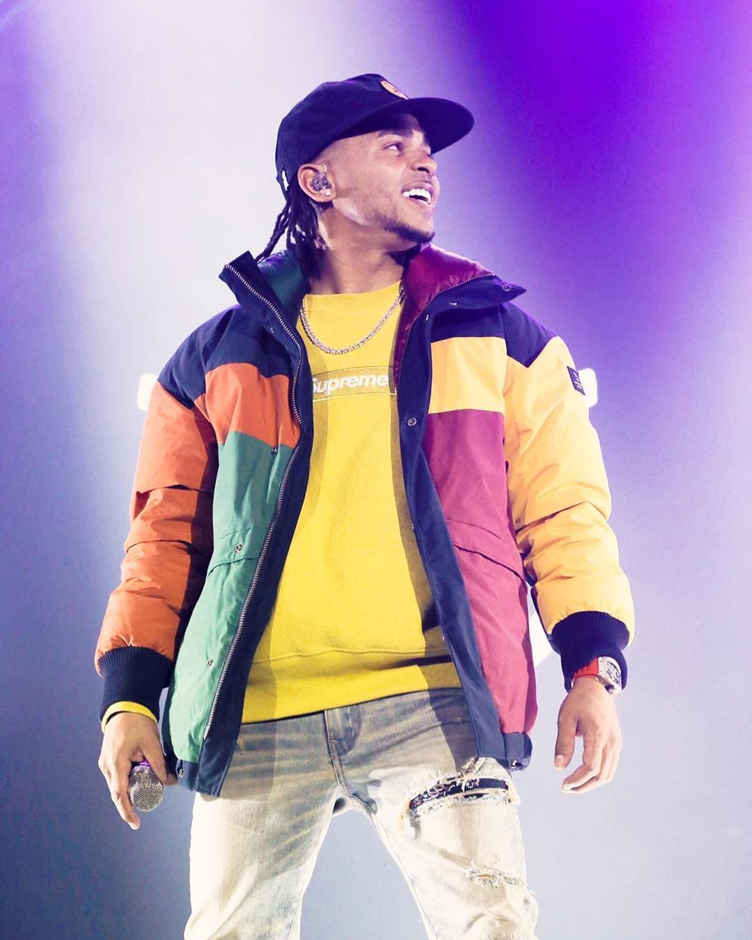 Tras el incidente de este domingo, 15 de septiembre, el cantante, cuyo nombre de pila es Juan Carlos Ozuna Rosado,
<b>tiene una nueva cita con la justicia. El próximo 30 de octubre</b> tiene que presentarse en el tribunal del pueblo de Hatillo, en Puerto Rico, donde un juez evaluará las infracciones que cometió.