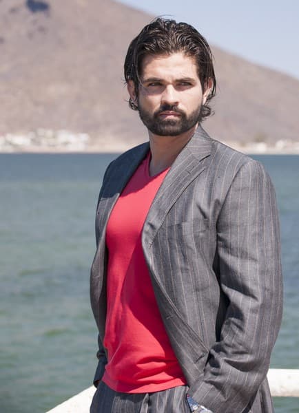 Para el 2013 realizó su cuarto antagónico en ‘Mentir para Vivir’, encarnando a ‘Berto’, un villano muy sensual.